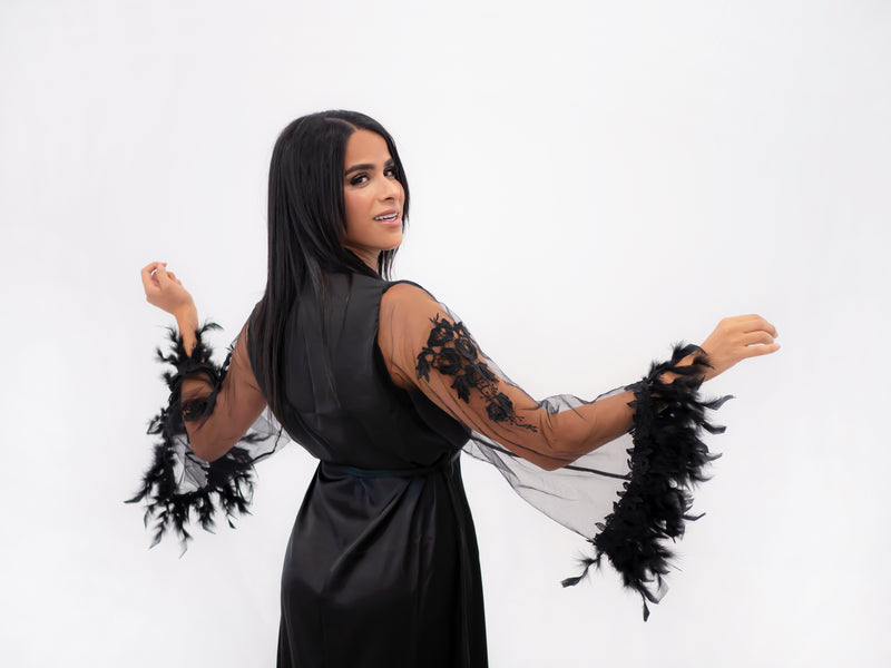 Bata Encaje Plumas Negras