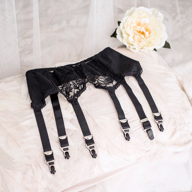 Glam garter belt